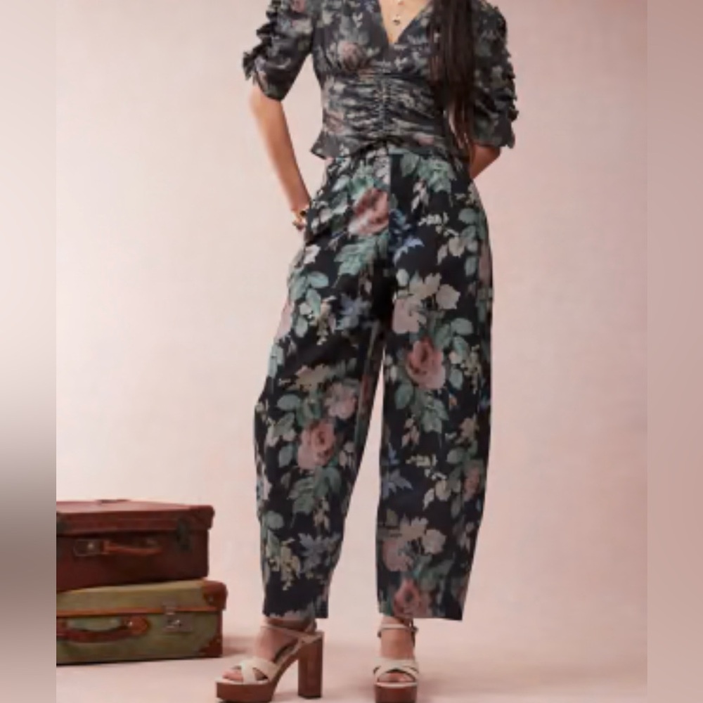 ASOS FLORAL BARREL JEAN SIZE 4 Excellent Pre-Owned Condition waist 14 in